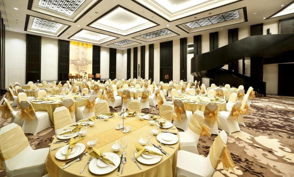 Bumi Segah Hotel Tanjung Redep Luaran gambar